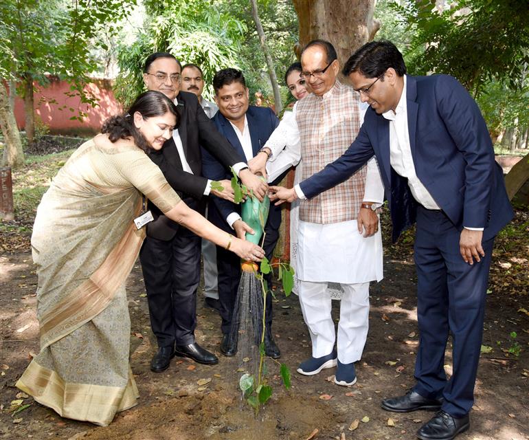The Union Minister of Agriculture & Farmers Welfare and Rural Development, Shri Shivraj Singh Chouhan planting a sapling, in New Delhi on September 19, 2025.