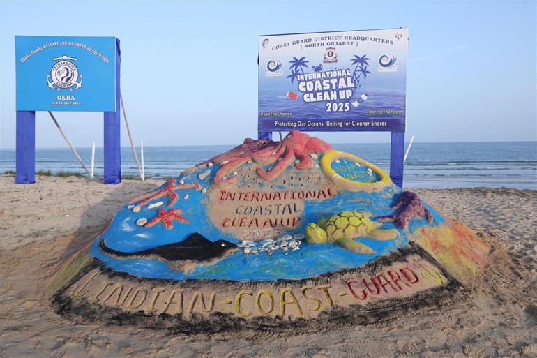 स्वच्छ भारत अभियान और प्रधानमंत्री के “स्वच्छता ही सेवा” (एसएचएस) आह्वान के तहत, भारतीय तटरक्षक बल (आईसीजी) ने 20 सितंबर, 2025 को देश भर में अंतर्राष्ट्रीय तटीय सफाई दिवस 2025 (आईसीसी-2025) मनाया।