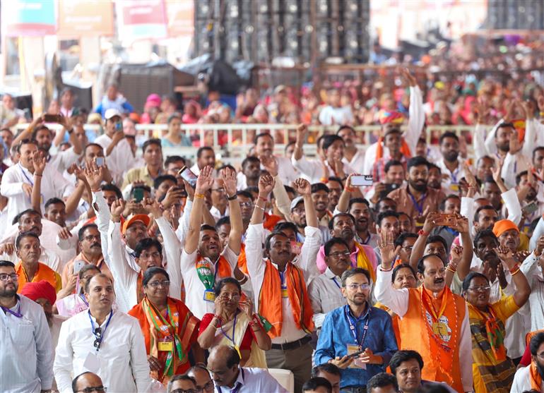 PM receives a warm welcome during the foundation stone laying and inauguration of the various projects at Banswara, in Rajasthan on September 25, 2025.