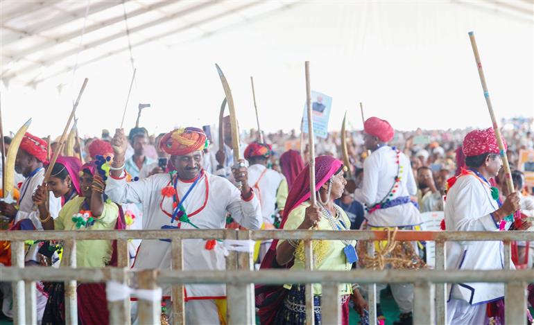 PM receives a warm welcome during the foundation stone laying and inauguration of the various projects at Banswara, in Rajasthan on September 25, 2025.