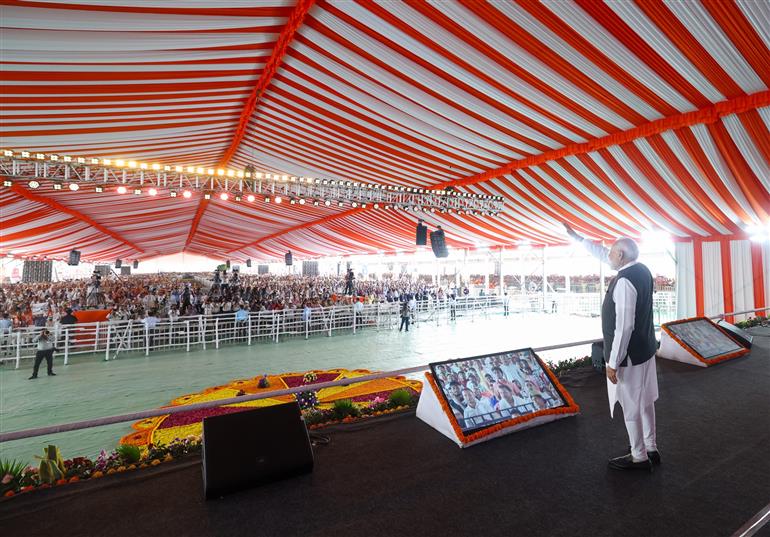 PM receives a warm welcome during the foundation stone laying and inauguration of the various projects at Banswara, in Rajasthan on September 25, 2025.