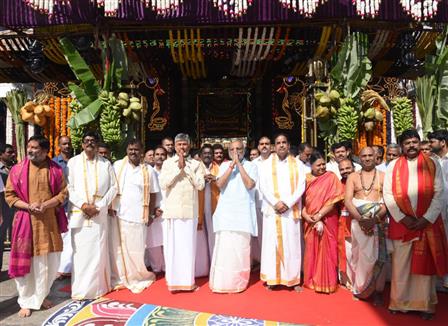 The Vice President of India, Shri C. P. Radhakrishnan along with the Chief Minister of Andhra Pradesh, Shri N. Chandrababu Naidu offered prayers at Tirumala Temple, Tirupati, in Andhra Pradesh on September 25, 2025.