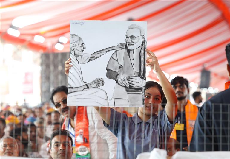 PM receives a warm welcome during the foundation stone laying and inauguration of the various projects at Banswara, in Rajasthan on September 25, 2025.