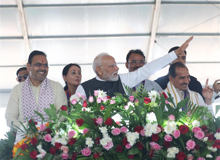 PM at the foundation stone laying and inauguration of the various projects at Banswara, in Rajasthan on September 25, 2025.