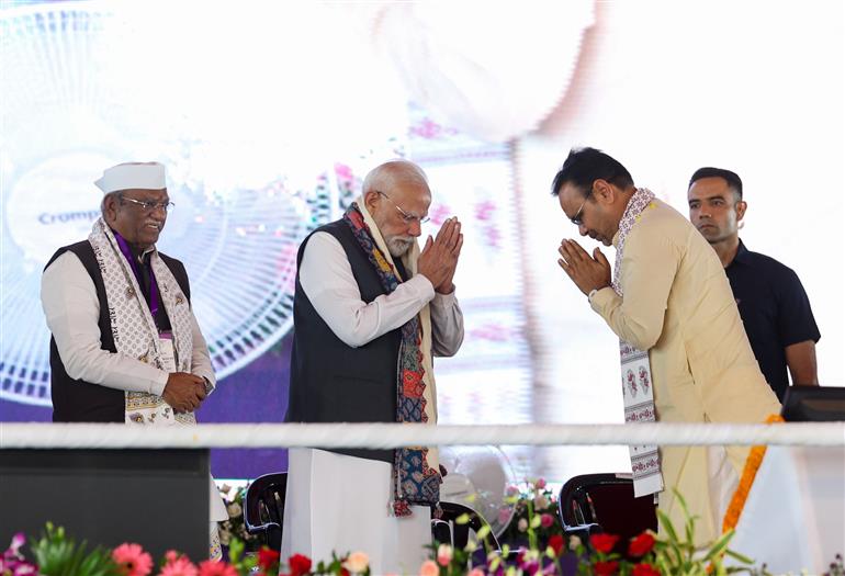 PM at the foundation stone laying and inauguration of the various projects at Banswara, in Rajasthan on September 25, 2025.