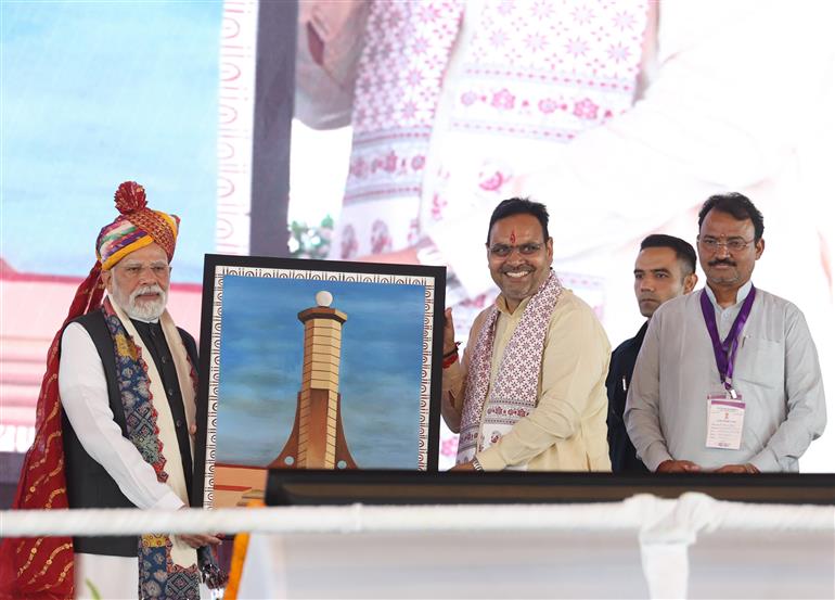 PM at the foundation stone laying and inauguration of the various projects at Banswara, in Rajasthan on September 25, 2025.