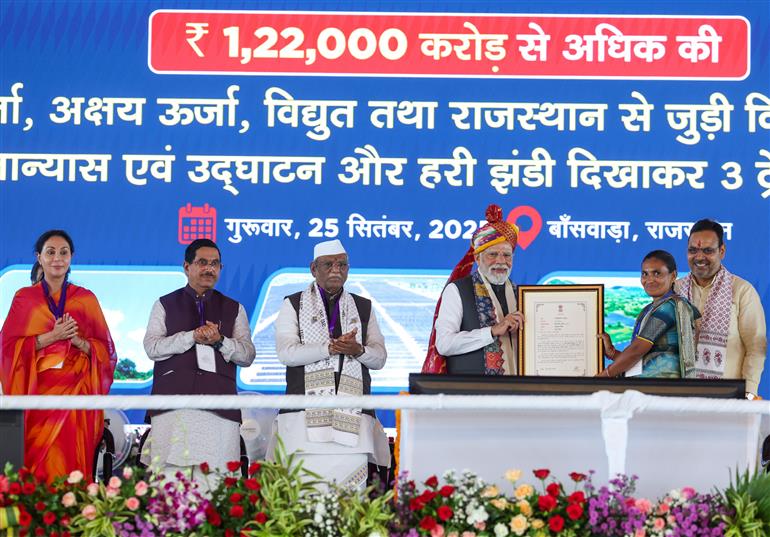 PM at the foundation stone laying and inauguration of the various projects at Banswara, in Rajasthan on September 25, 2025.