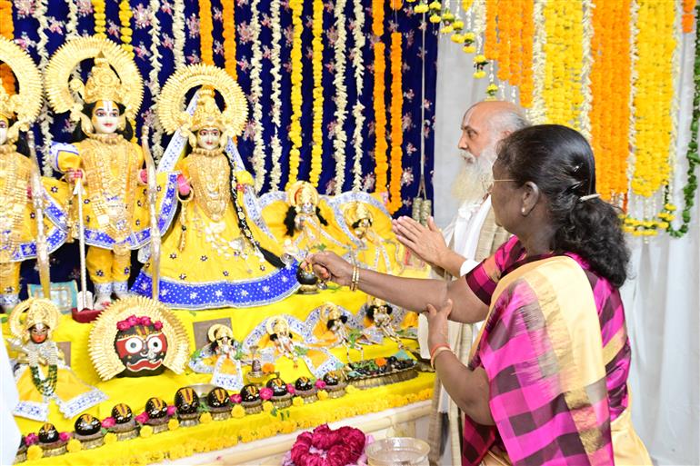 The President of India, Smt Droupadi Murmu performed darshan and pooja at Sudama Kuti, in Vrindavan, Uttar Pradesh on September 25, 2025.