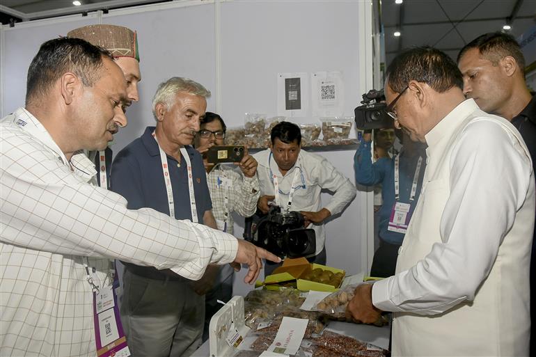 The Union Minister of Agriculture & Farmers Welfare and Rural Development, Shri Shivraj Singh Chouhan visited the stalls set up by FPOs from various states of the country at World Food India 2025, in Bharat Mandapam, New Delhi on September 26, 2025.