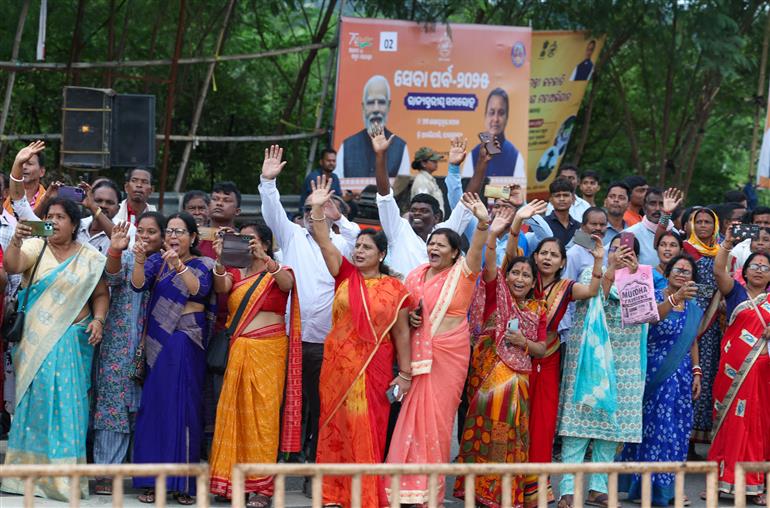 PM receives warm welcome by people during the Grand Road Show on his arrival at Jharsuguda, in Odisha on September 27, 2025.