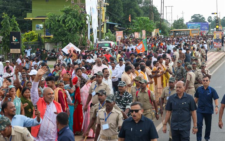 PM receives warm welcome by people during the Grand Road Show on his arrival at Jharsuguda, in Odisha on September 27, 2025.
