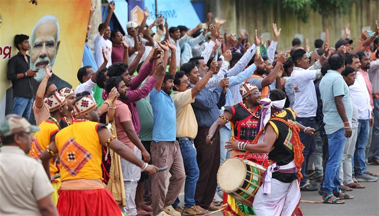 PM receives warm welcome by people during the Grand Road Show on his arrival at Jharsuguda, in Odisha on September 27, 2025.