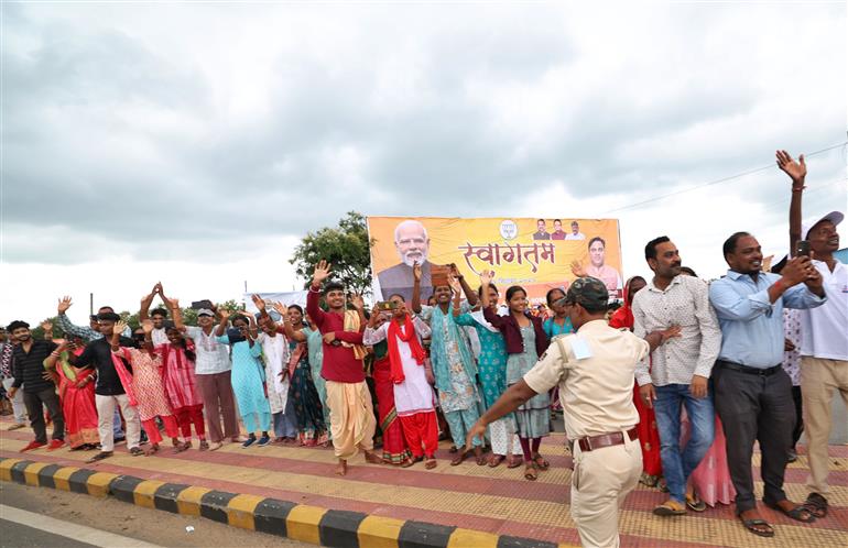 PM receives warm welcome by people during the Grand Road Show on his arrival at Jharsuguda, in Odisha on September 27, 2025.