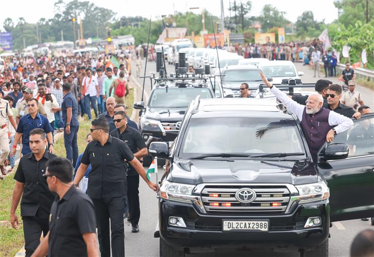 PM receives warm welcome by people during the Grand Road Show on his arrival at Jharsuguda, in Odisha on September 27, 2025.