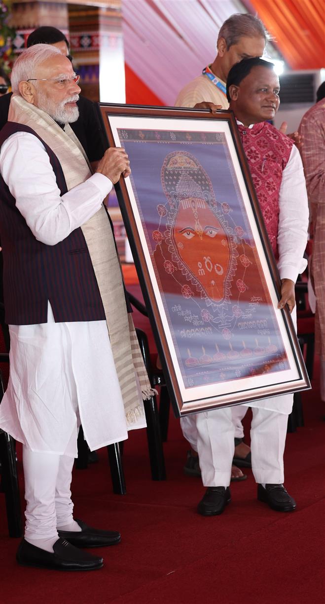 PM at the foundation stone laying and inauguration of multiple development projects at Jharsuguda, in Odisha on September 27, 2025.