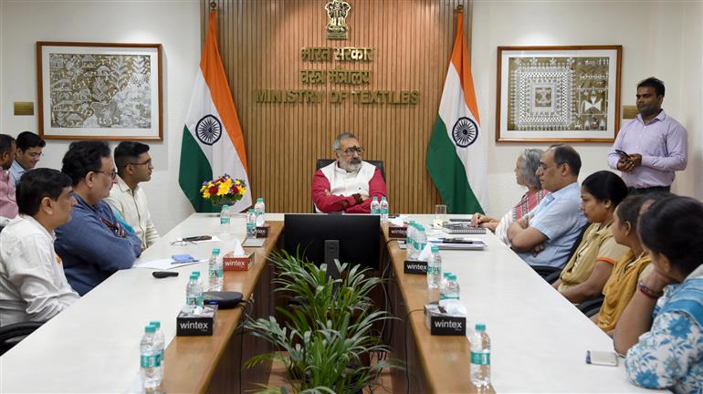 The Union Minister of Textiles, Shri Giriraj Singh lead the ‘Swachhata Hi Seva campaign’ as well as met the sanitation workers during the campaign at Udyog Bhawan, in New Delhi on September 30, 2025. Senior officers of the Ministry are also joined the occasion.