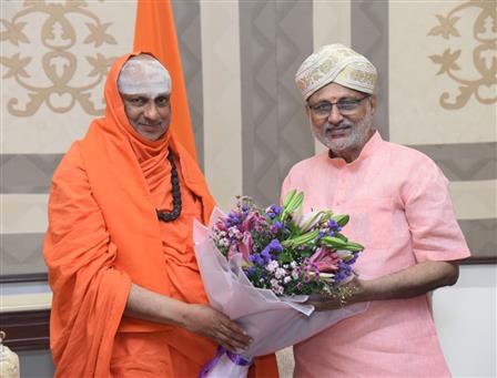 Jagadguru Sri Shivarathreeshwara Deshikendra Mahaswamiji of Sri Sutturu Math, Karnataka called on the Vice-President of India, Shri C. P. Radhakrishnan at the Vice President’s Enclave, in New Delhi on September 28, 2025.
