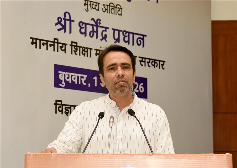 कौशल विकास एवं उद्यमिता तथा शिक्षा राज्य मंत्री (स्वतंत्र प्रभार) श्री जयंत चौधरी 1 अप्रैल 2026 को नई दिल्ली में कक्षा  III से VIII तक के लिए एआई एवं कम्प्यूटेशनल थिंकिंग पाठ्यक्रम के शुभारंभ के अवसर पर संबोधित करते हुए।