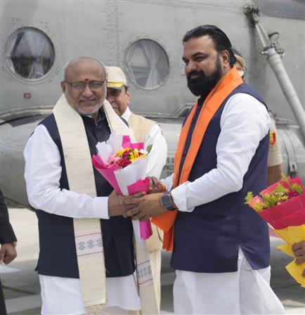 उपराष्ट्रपति श्री सी. पी. राधाकृष्णन 04 अप्रैल, 2026 को बिहार के मोतिहारी पहुँचे, जहाँ बिहार के राज्यपाल लेफ्टिनेंट जनरल सैयद अता हसनैन (सेवानिवृत्त), बिहार के उपमुख्यमंत्री श्री सम्राट चौधरी और अन्य गणमान्य लोगों ने उनका गर्मजोशी से स्वागत किया।