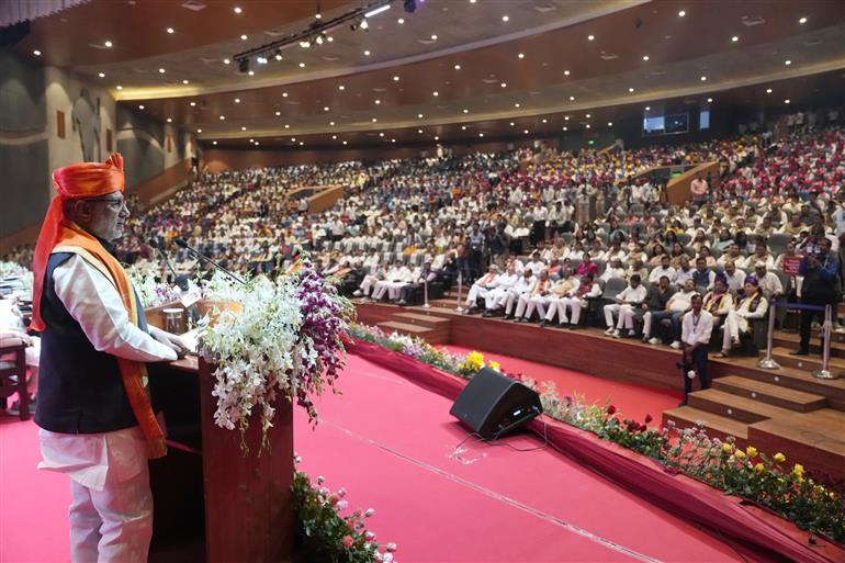 उपराष्ट्रपति श्री सी. पी. राधाकृष्णन ने 04 अप्रैल, 2026 को बिहार के पूर्वी चंपारण स्थित मोतिहारी में महात्मा गांधी केंद्रीय विश्वविद्यालय के तीसरे दीक्षांत समारोह में शिरकत की।