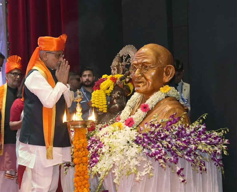 उपराष्ट्रपति श्री सी. पी. राधाकृष्णन ने 04 अप्रैल, 2026 को बिहार के पूर्वी चंपारण स्थित मोतिहारी में महात्मा गांधी केंद्रीय विश्वविद्यालय के तीसरे दीक्षांत समारोह में शिरकत की।