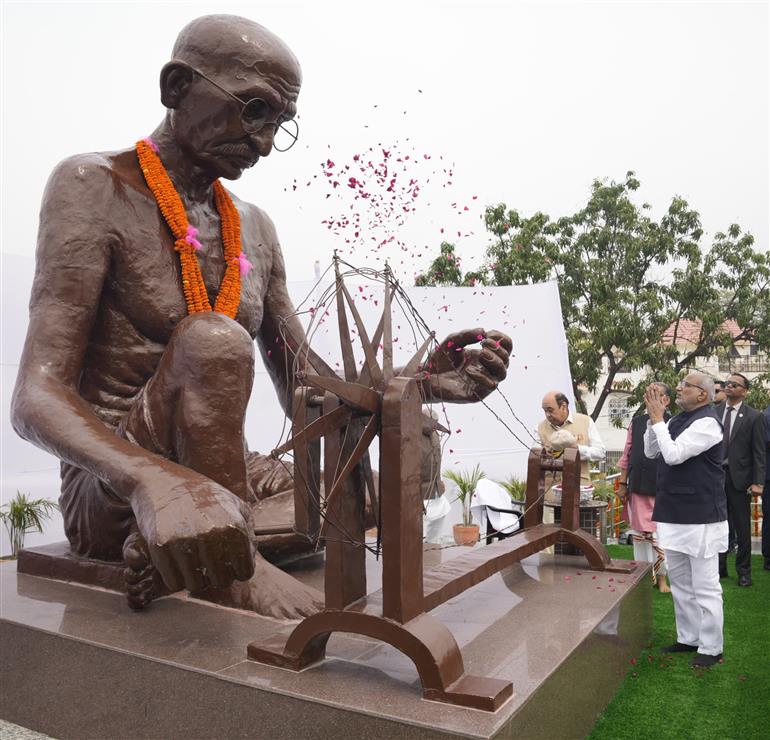 The Vice-President of India, Shri C. P. Radhakrishnan visited Charkha Park and the Mahatma Gandhi Satyagraha Smarak in Motihari, in Bihar and paid floral tributes on April 04, 2026.