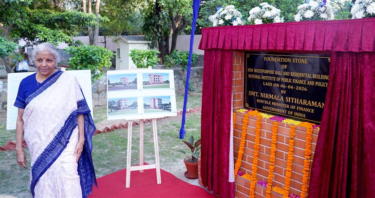 केंद्रीय वित्त और कॉर्पोरेट मामलों की मंत्री श्रीमती निर्मला सीतारमण ने 6 अप्रैल, 2026 को नई दिल्ली में राष्ट्रीय लोक वित्त एवं नीति संस्थान (एनआईपीएफपी) के स्वर्ण जयंती समारोह के अवसर पर नए बहुउद्देशीय हॉल और आवासीय परिसर (ब्लॉक) का उद्घाटन किया और उसकी आधारशिला रखी।