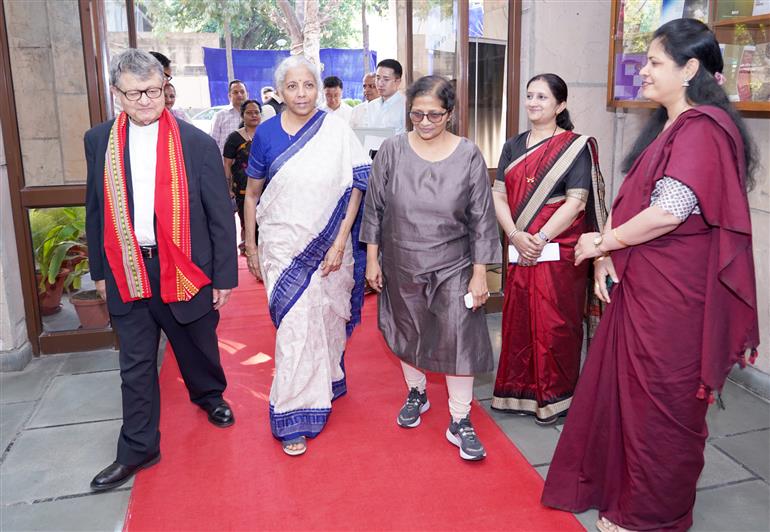 केंद्रीय वित्त और कॉर्पोरेट मामलों की मंत्री श्रीमती निर्मला सीतारमण ने 6 अप्रैल, 2026 को नई दिल्ली में स्वर्ण जयंती समारोह में शिरकत की।