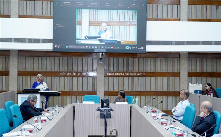 केंद्रीय वित्त और कॉर्पोरेट मामलों की मंत्री श्रीमती निर्मला सीतारमण 6 अप्रैल, 2026 को नई दिल्ली में स्वर्ण जयंती समारोह को संबोधित करती हुईं।