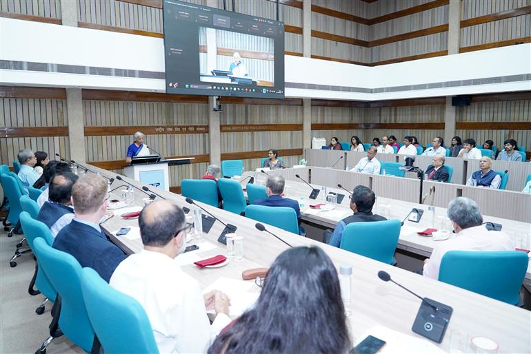 केंद्रीय वित्त और कॉर्पोरेट मामलों की मंत्री श्रीमती निर्मला सीतारमण 6 अप्रैल, 2026 को नई दिल्ली में स्वर्ण जयंती समारोह को संबोधित करती हुईं।