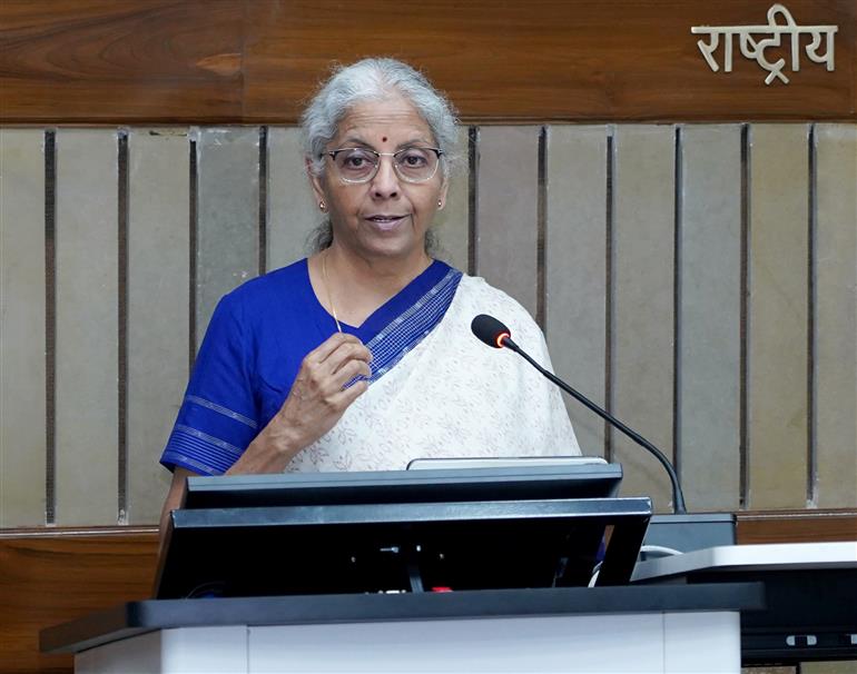 केंद्रीय वित्त और कॉर्पोरेट मामलों की मंत्री श्रीमती निर्मला सीतारमण 6 अप्रैल, 2026 को नई दिल्ली में स्वर्ण जयंती समारोह को संबोधित करती हुईं।
