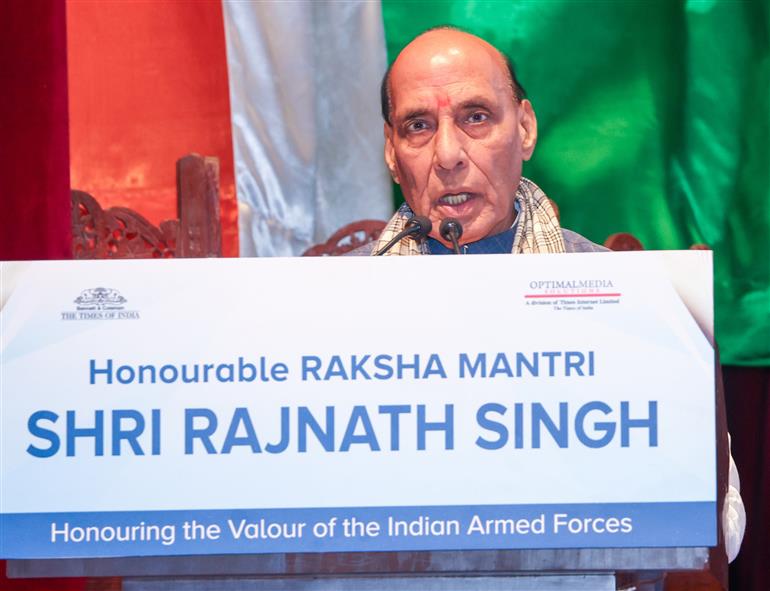 केंद्रीय रक्षा मंत्री श्री राजनाथ सिंह ने 11 अप्रैल, 2026 को उत्तर प्रदेश के लखनऊ में आयोजित युद्ध नायकों और वीर नारियों के सम्मान समारोह को संबोधित किया।