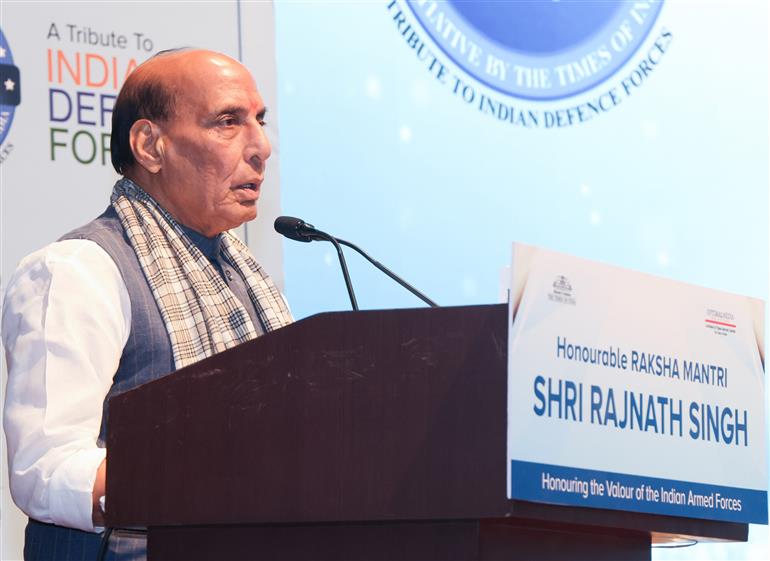 केंद्रीय रक्षा मंत्री श्री राजनाथ सिंह ने 11 अप्रैल, 2026 को उत्तर प्रदेश के लखनऊ में आयोजित युद्ध नायकों और वीर नारियों के सम्मान समारोह को संबोधित किया।