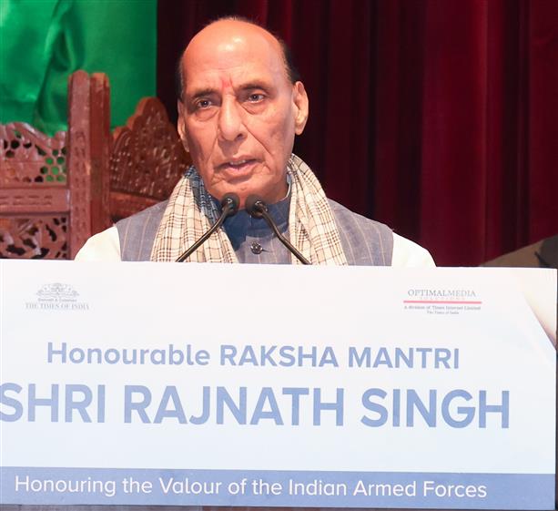 केंद्रीय रक्षा मंत्री श्री राजनाथ सिंह 11 अप्रैल, 2026 को उत्तर प्रदेश के लखनऊ में युद्ध नायकों और वीर नारियों के सम्मान समारोह को संबोधित करते हुए।