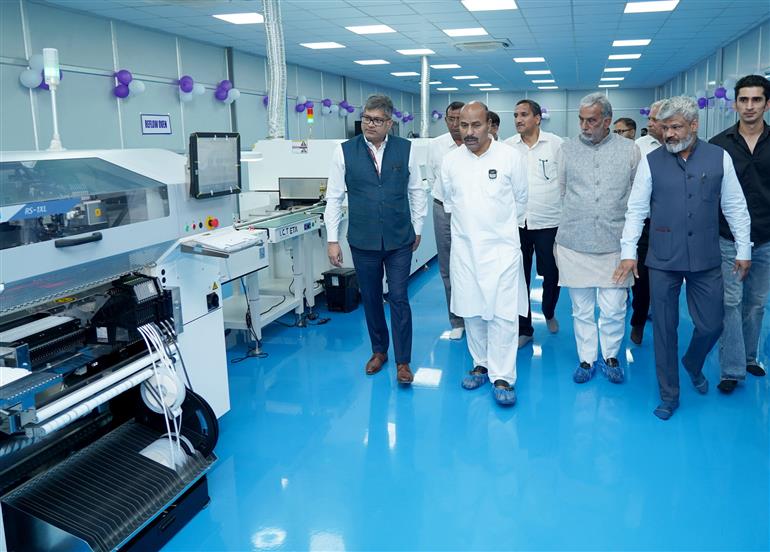 केंद्रीय सामाजिक न्याय और अधिकारिता मंत्री डॉ. वीरेंद्र कुमार ने 11 अप्रैल, 2026 को हरियाणा के फरीदाबाद में ALIMCO (सामाजिक न्याय और अधिकारिता मंत्रालय के दिव्यांगजन सशक्तिकरण विभाग के अंतर्गत एक पीएसयू) के सहायक उत्पादन केंद्र (एपीओसी) के उद्घाटन समारोह में शिरकत की।