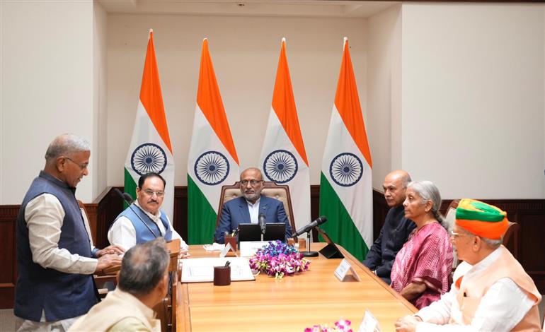 उपराष्ट्रपति और राज्यसभा के सभापति श्री सी. पी. राधाकृष्णन ने 10 अप्रैल, 2026 को नई दिल्ली स्थित संसद भवन में, राज्यसभा के नव-मनोनीत सदस्य श्री हरिवंश को शपथ दिलाई।