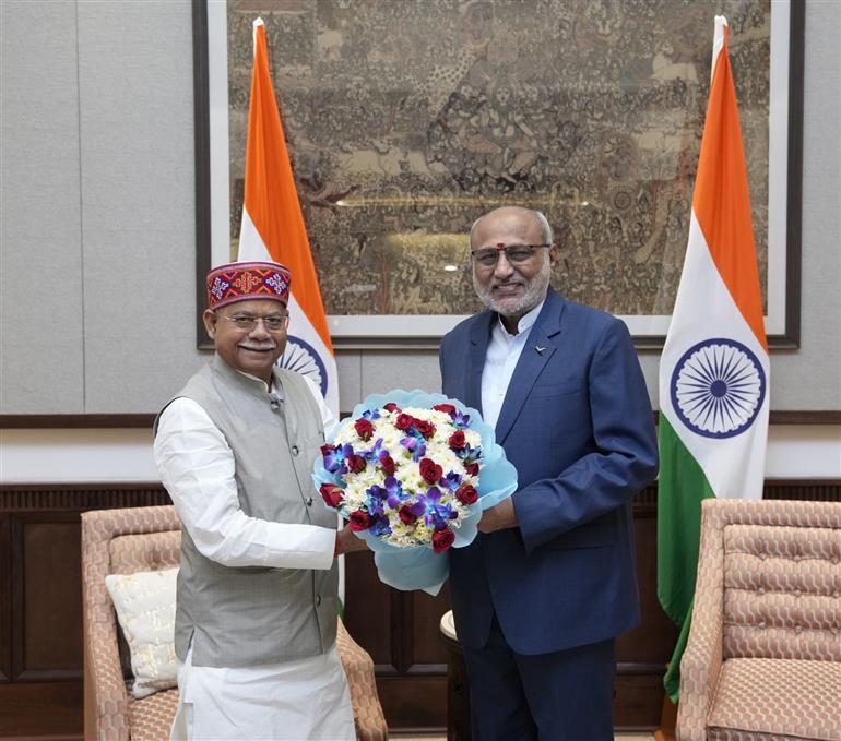 तेलंगाना के राज्यपाल श्री शिव प्रताप शुक्ला ने 10 अप्रैल, 2026 को उपराष्ट्रपति भवन, नई दिल्ली में उपराष्ट्रपति श्री सी. पी. राधाकृष्णन से मुलाकात की।