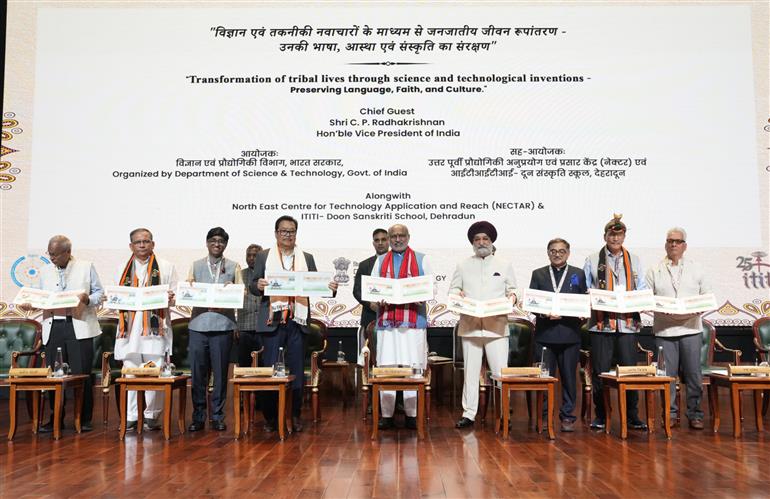उपराष्ट्रपति श्री सी. पी. राधाकृष्णन ने 12 अप्रैल 2026 को नई दिल्ली स्थित भारत मंडपम में “विज्ञान और तकनीकी हस्तक्षेपों के माध्यम से जनजातीय जीवन का रूपांतरण- भाषा, आस्था और संस्कृति का संरक्षण” शीर्षक से आयोजित एक सम्मेलन का उद्घाटन किया।