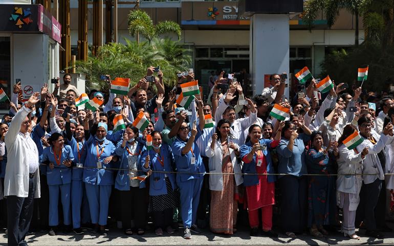 14 अप्रैल, 2026 को उत्तराखंड के देहरादून पहुंचने पर प्रधानमंत्री श्री नरेन्द्र मोदी का लोगों द्वारा गर्मजोशी से स्वागत किया गया।