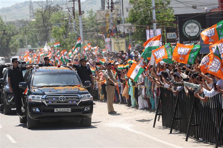 14 अप्रैल, 2026 को उत्तराखंड के देहरादून पहुंचने पर प्रधानमंत्री श्री नरेन्द्र मोदी का लोगों द्वारा गर्मजोशी से स्वागत किया गया।