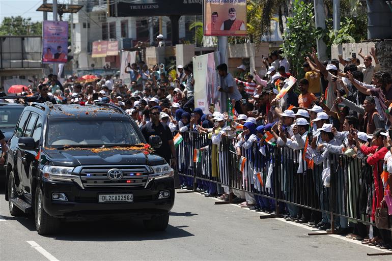 14 अप्रैल, 2026 को उत्तराखंड के देहरादून पहुंचने पर प्रधानमंत्री श्री नरेन्द्र मोदी का लोगों द्वारा गर्मजोशी से स्वागत किया गया।