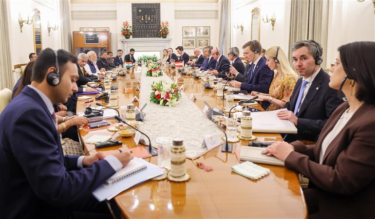 प्रधानमंत्री श्री नरेन्द्र मोदी 16 अप्रैल, 2026 को नई दिल्ली स्थित हैदराबाद हाउस में भारत और ऑस्ट्रिया के बीच प्रतिनिधिमंडल स्तर की वार्ता में शामिल हुए।