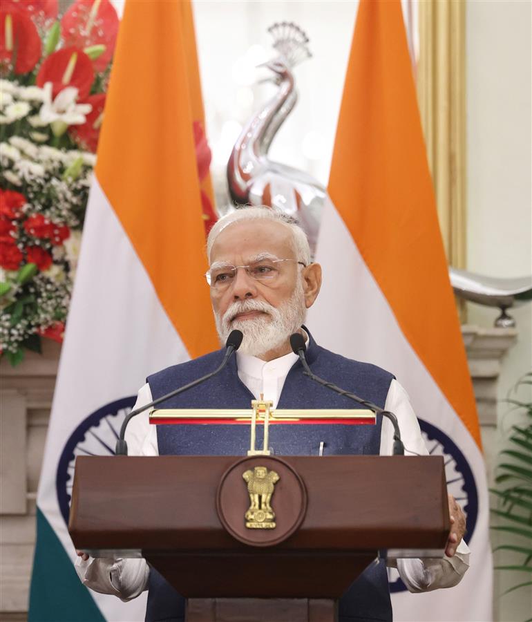 प्रधानमंत्री श्री नरेन्द्र मोदी 16 अप्रैल 2026 को नई दिल्ली स्थित हैदराबाद हाउस में प्रेस वार्ता को संबोधित करते हुए। 