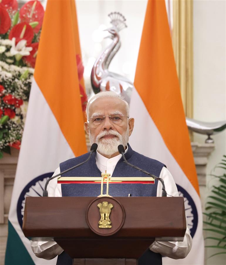 प्रधानमंत्री श्री नरेन्द्र मोदी 16 अप्रैल 2026 को नई दिल्ली स्थित हैदराबाद हाउस में  प्रेस वार्ता को संबोधित करते हुए। 
