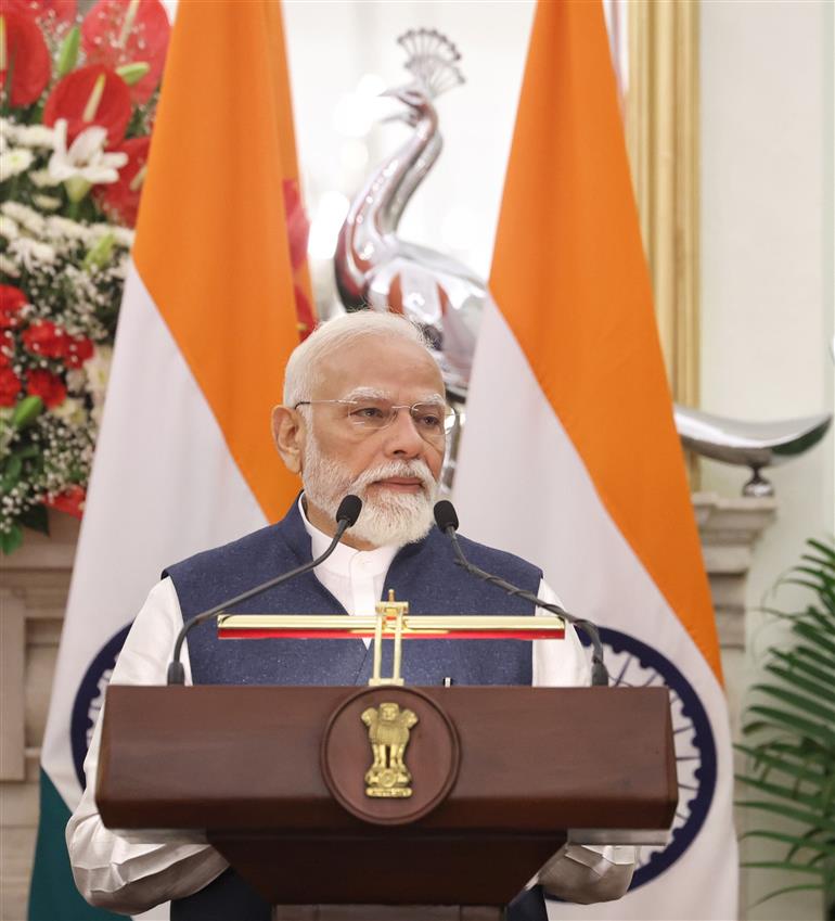 प्रधानमंत्री श्री नरेन्द्र मोदी 16 अप्रैल 2026 को नई दिल्ली स्थित हैदराबाद हाउस में  प्रेस वार्ता को संबोधित करते हुए। 