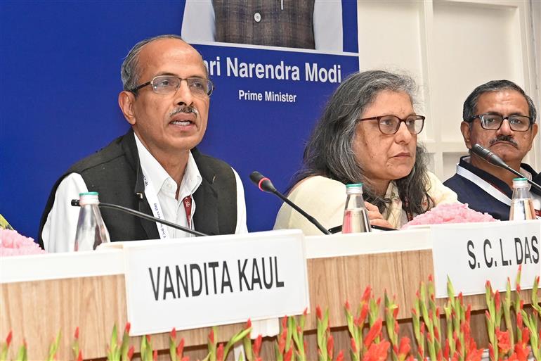 सूक्ष्म, लघु एवं मध्यम उद्यम मंत्रालय के सचिव श्री एस.सी.एल. दास 21 अप्रैल, 2026 को नई दिल्ली में आयोजित 18वें सिविल सेवा दिवस समारोह को संबोधित करते हुए।