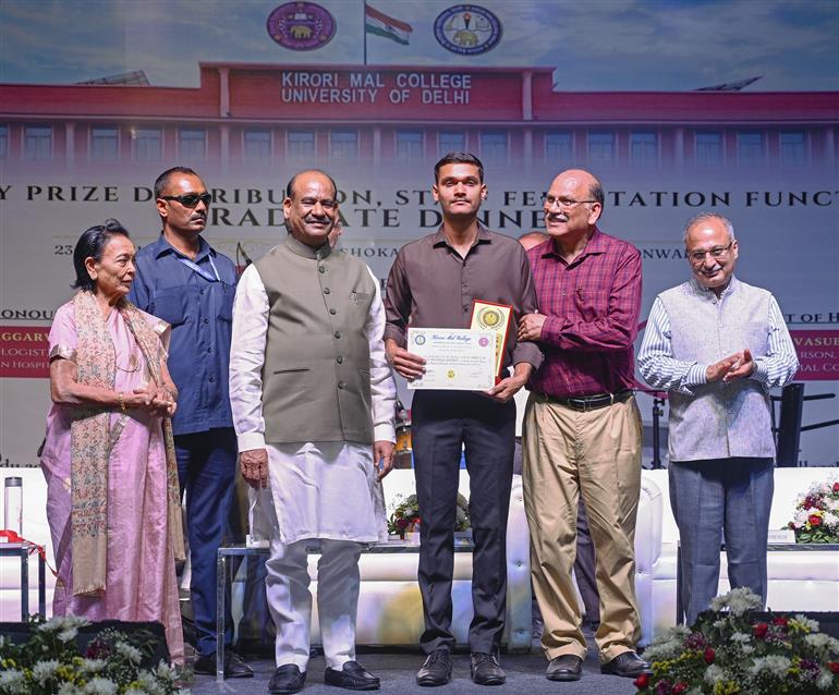 लोकसभा अध्यक्ष श्री ओम बिरला 23 अप्रैल, 2026 को नई दिल्ली स्थित किरोड़ीमल कॉलेज के वार्षिक दिवस समारोह में शामिल हुए।