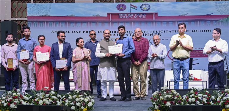 लोकसभा अध्यक्ष श्री ओम बिरला 23 अप्रैल, 2026 को नई दिल्ली स्थित किरोड़ीमल कॉलेज के वार्षिक दिवस समारोह में शामिल हुए।