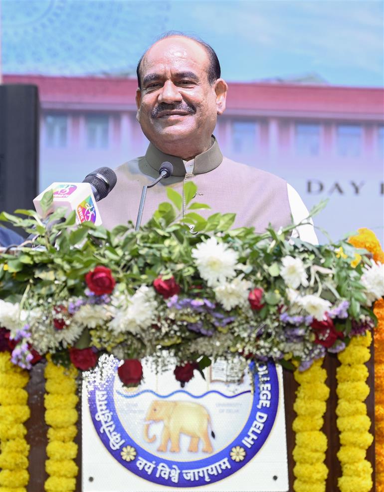 लोकसभा अध्यक्ष श्री ओम बिरला 23 अप्रैल, 2026 को नई दिल्ली स्थित किरोड़ीमल कॉलेज के वार्षिक दिवस समारोह को संबोधित करते हुए।