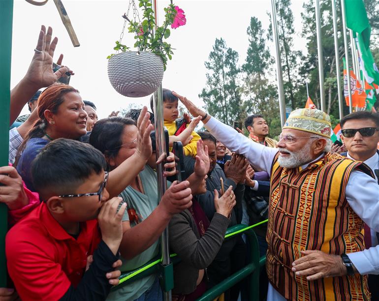 प्रधानमंत्री श्री नरेन्द्र मोदी का 27 अप्रैल, 2026 को सिक्किम के गंगटोक पहुंचने पर लोगों ने उत्साह के साथ स्वागत किया।
